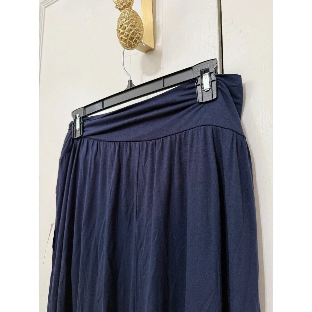 Amazon essentials women’s size medium dark blue skirt